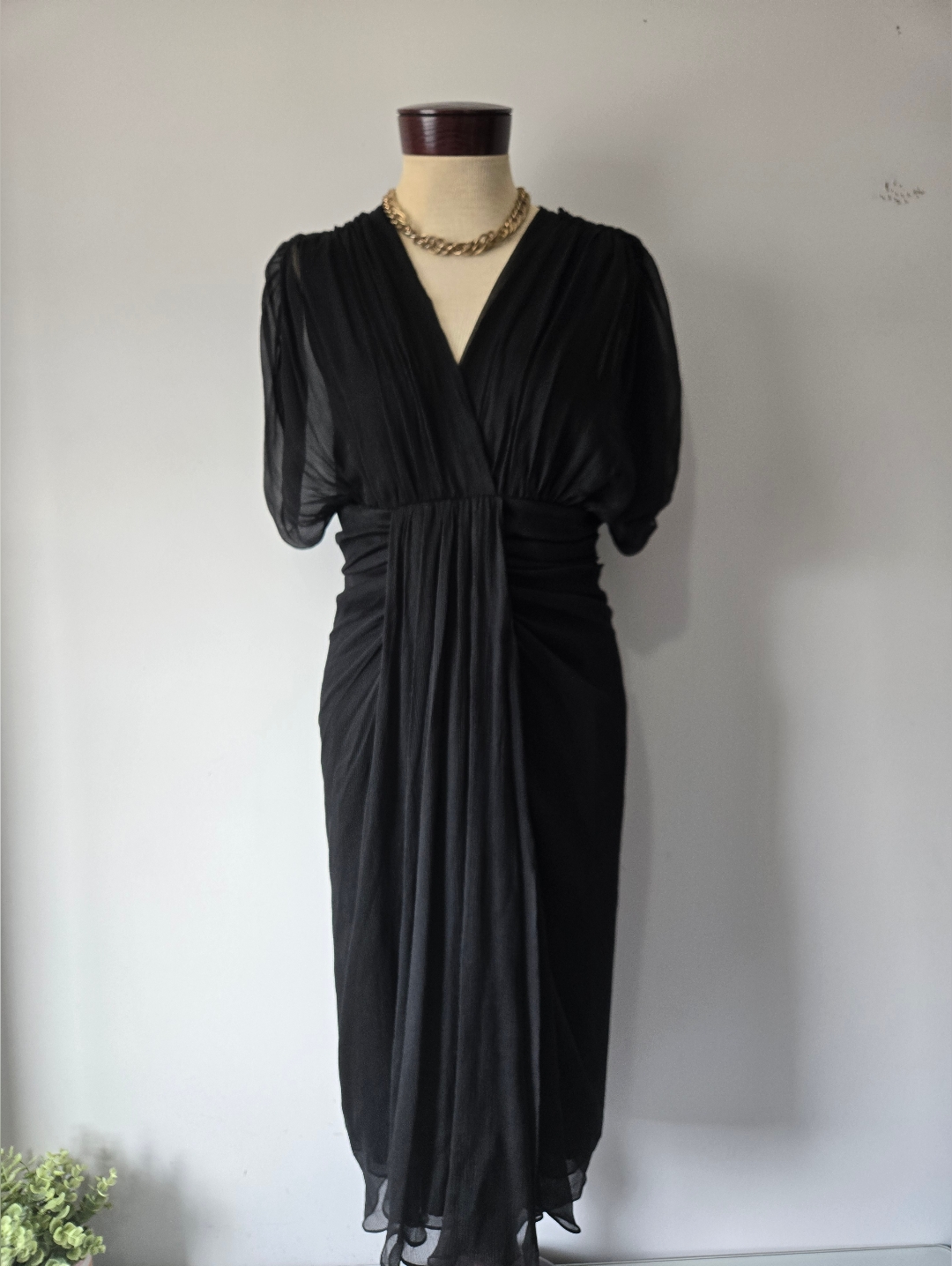 Diane Von Furstenburg 100% Silk Sheath Black V-Neck Draped Women's Dress. Size M